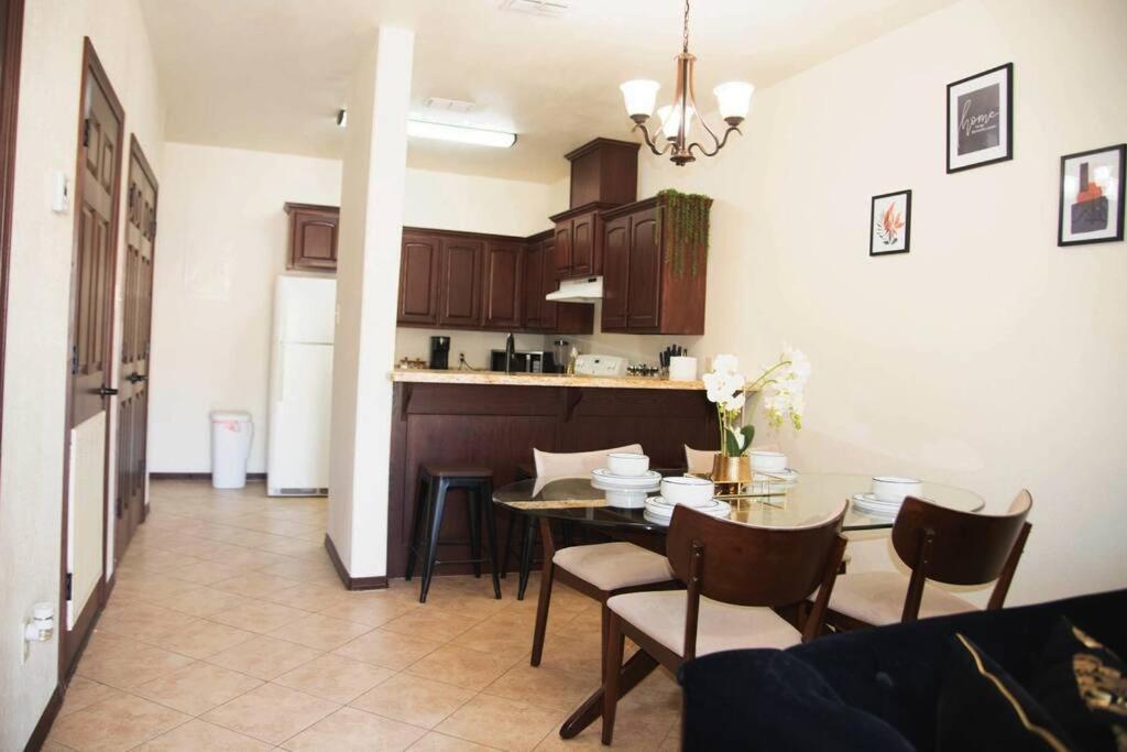 1 Min To University Utrgv 2Bd 2Bt Town Suite 爱丁堡 外观 照片